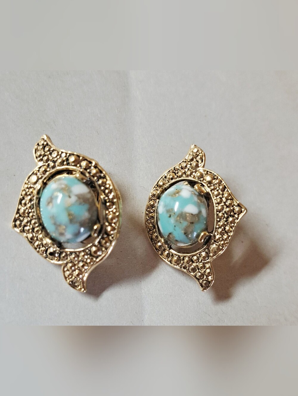 SARAH COVENTRY “ Remembrance” Vtg 1968 FAUX TURQUOISE CLIP-ON Earrings